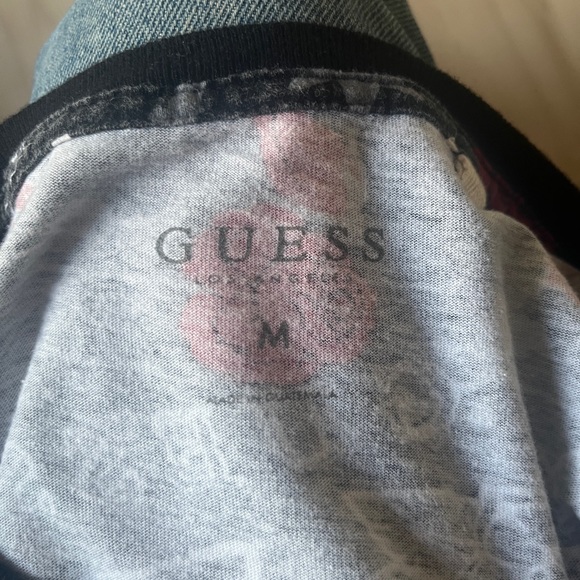 Guess t-shirt (M) - Picture 4 of 4